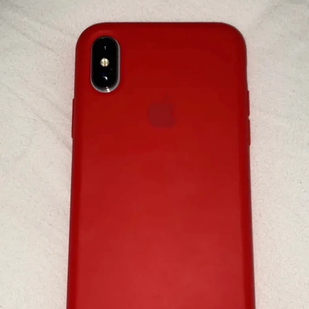 iPhone silikon skal i rött ❤️. Accessoarer.