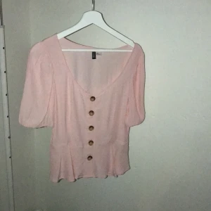 Tröja st 36 - Fin tröja från hm som går att ha till mycket 💞