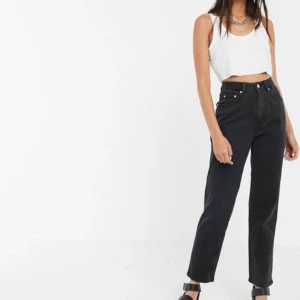 Chep monday jeans  - Använda 2 gånger köpt för 500kr men säljer för 200kr.