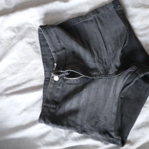 H&m  korta sommar byxor - Säljer den för 50kr +frakt