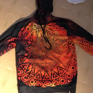 Tröja från Hoodie LAB Som Ny! - Hello! Denna tröja är köpt från hooodie lab och är sol ny ! Har knappt använt den.