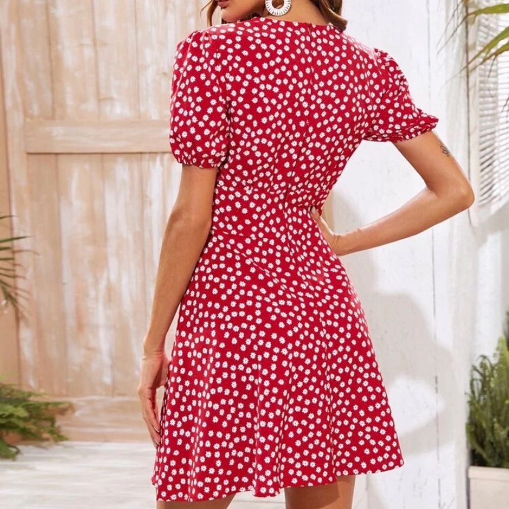 Röd blommig klänning | Plick Second Hand