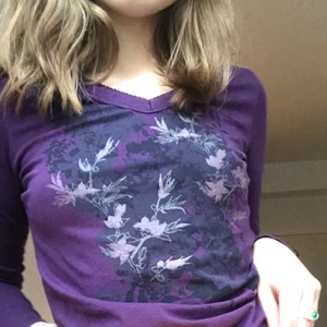 Y2k tröja! - Snygg tröja, storlek M men passar även mig som är S! 80kr + 48kr frakt!