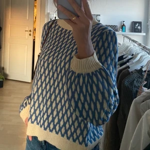 Stickad tröja med ballongärm  - Strl M 🥰 aldrig använd 