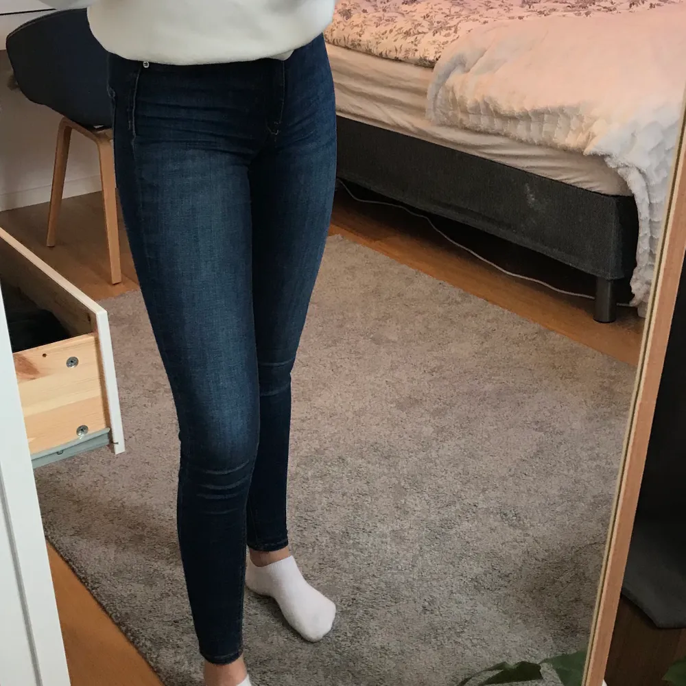 sköna jeans som sitter bra, sällan använda💕. Jeans & Byxor.