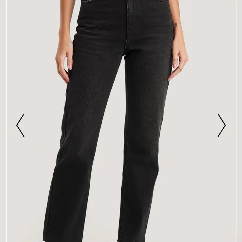 Svarta jeans från nakd, knappt använda, lite kortare än på bilden dock, 200 inkl frakt. Jeans & Byxor.