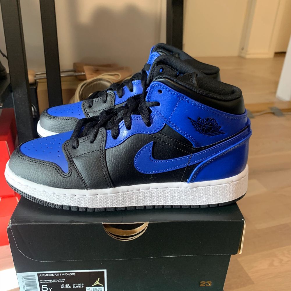 jd sports jordan 1 hyper royal