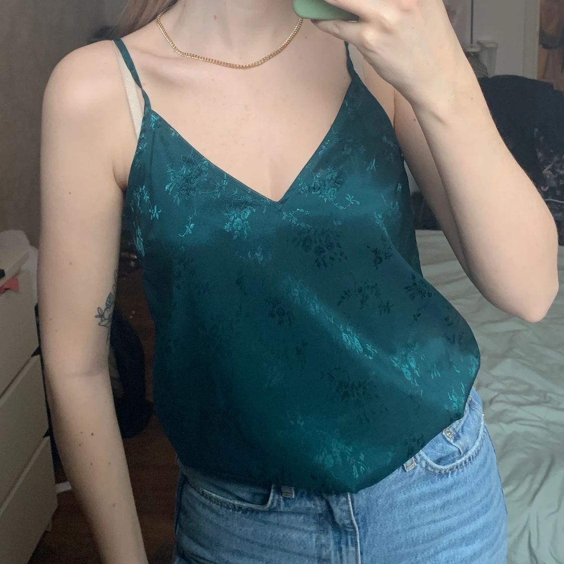 Grönt linne i sidenmaterial