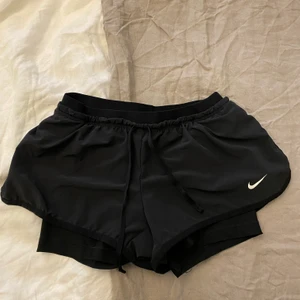 Träningsshorts - Träningsshorts från Nike. Knappt använda 🖤