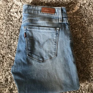 Levis jeans  - Levis jeans i Model skinny storlek 26.