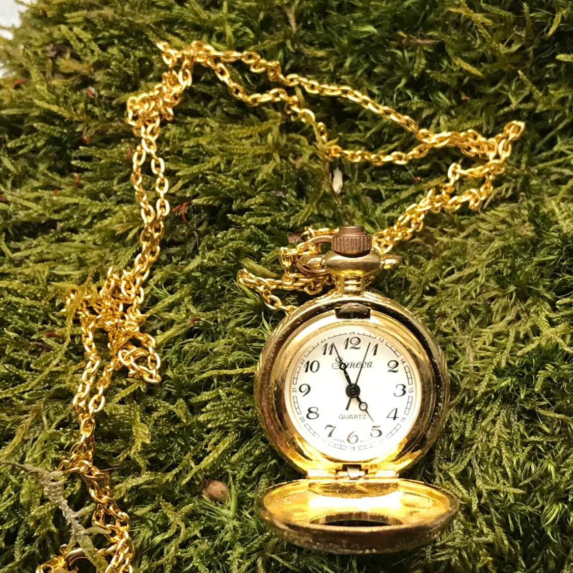 Guldigt klock smycke💛 - 90