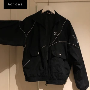 Adidas windbreaker - Storlek 34 250kr+frakt