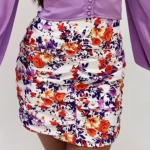 Minikjol - Ny kjol från Spanien, mycket vacker.