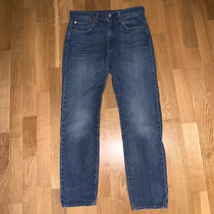 Levi’s 502 Jeans - Feta jeans i storlek 31/30, skriv för mer bilder. Buda på