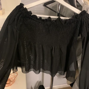 Gina tricot topp - sparsamt använd, köpare står för frakt💕