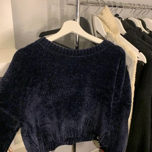 Mörkblå stickad - Använd 2 gånger, köpare står för frakt💕