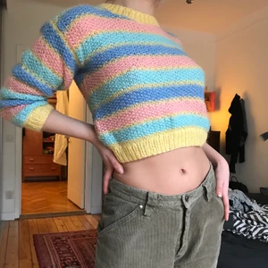 Stickad tröja, xxs/xs - Stickad tröja köpt second hand. Saknar storlek men passar xxs/xs