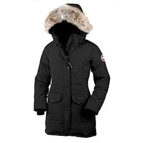 Canada Goose Trillium str- 2xs - Rätt så använd och har haft i några år, den är sliten vid händerna men det går att byta. Kan behöva en kemtvätt sen så är den i rätt gott skick! Pris kan diskuteras! Självklart äkta. 