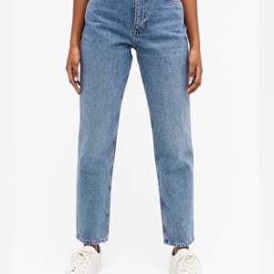 Super fina jeans från Monki, bra skick, säljer pga att dom är för små. Pris + frakt 