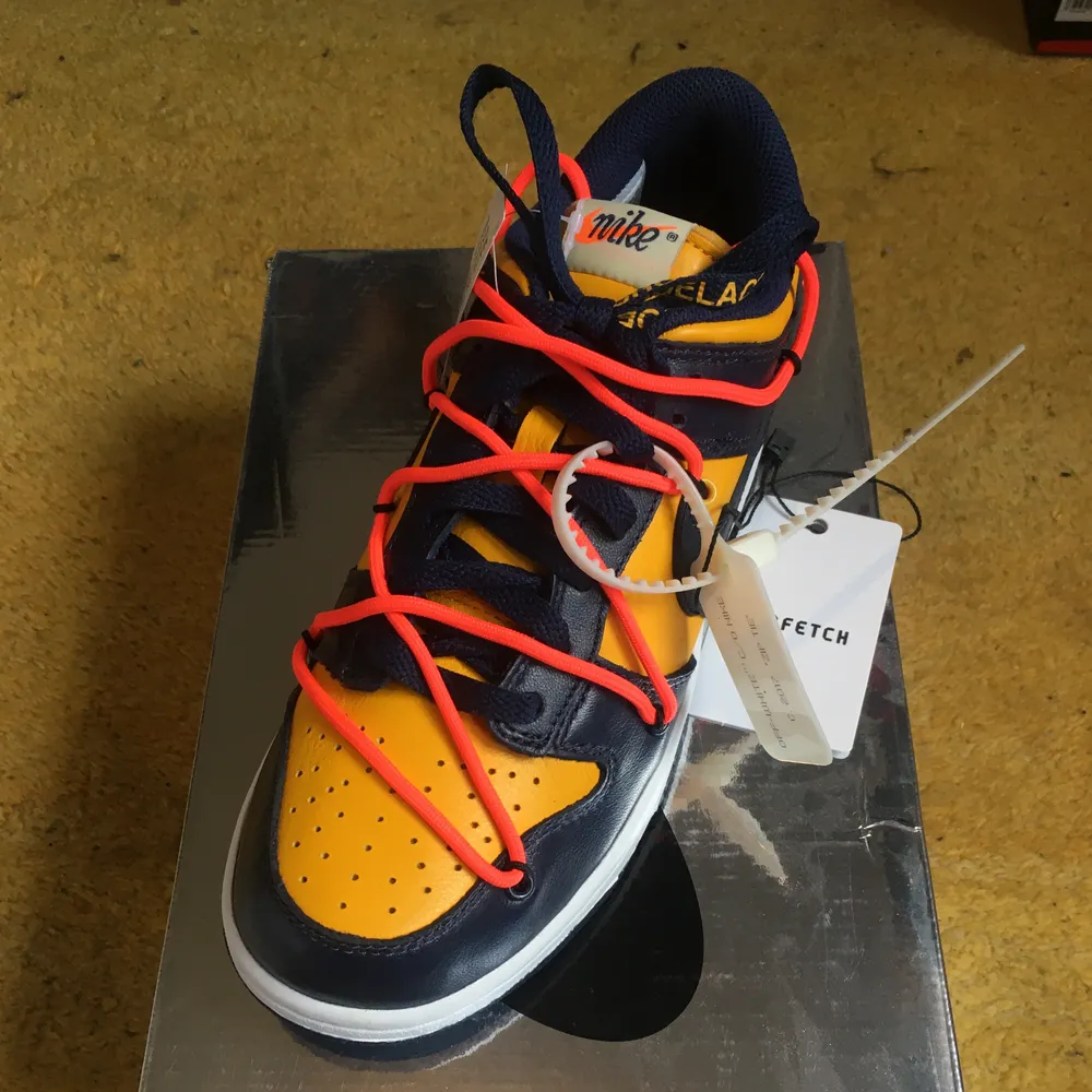 Nike dunk low x Off white michigan. Size US 7 / EU 40. Brand new. All original + receipt. No trades. Buyer adds shipping costs.. Skor.