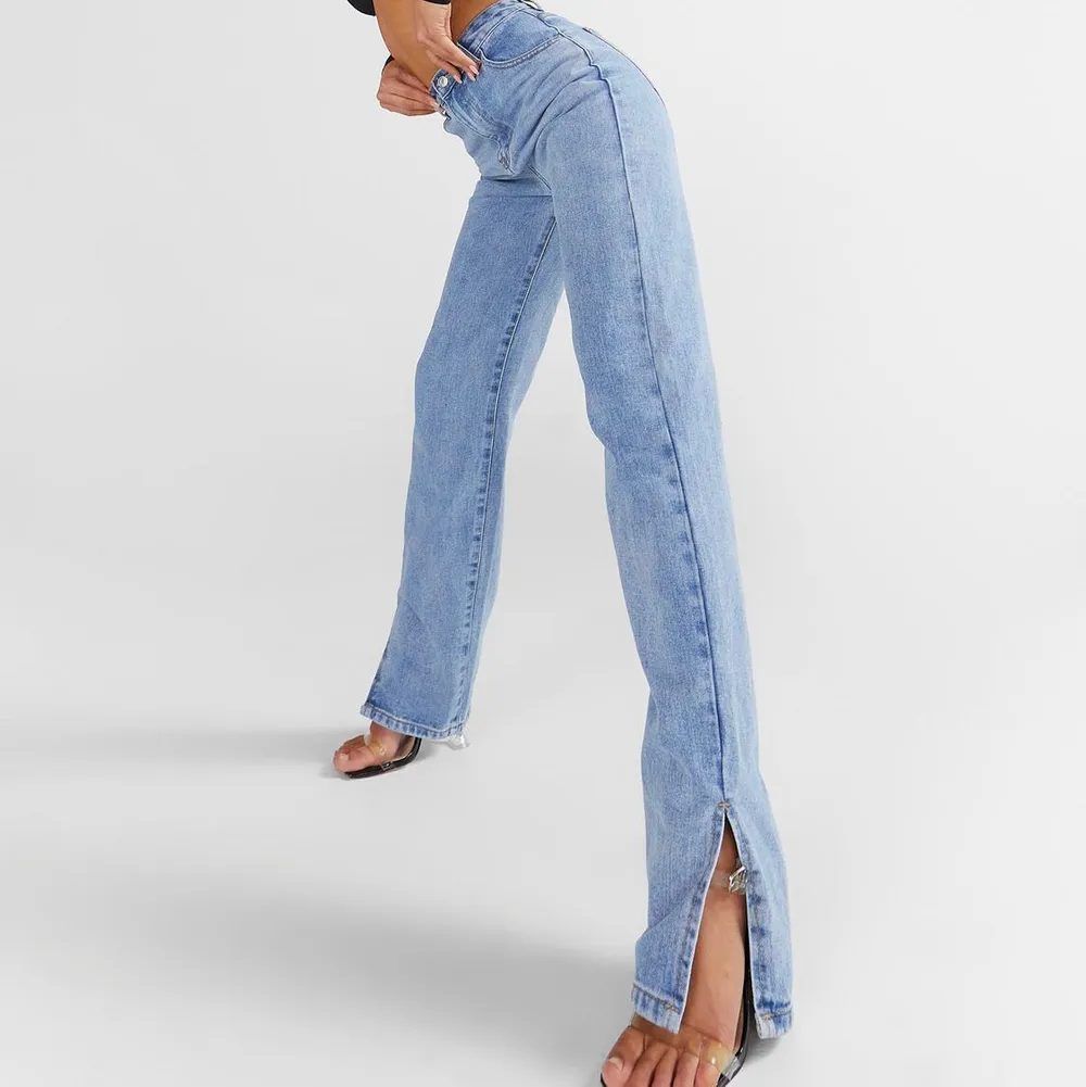 jätte snygga jeans som tyvärr är för stora på mig. Aldrig använda endast testade. 300kr med frakt.. Jeans & Byxor.