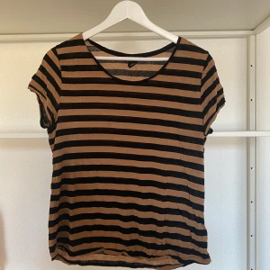 Randig t-shirt - Randig mjuk t-shirt i fin kvalité