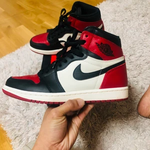Air jordan  - Air jordan 1 bred toe size 40,5                                                                                 4500kr