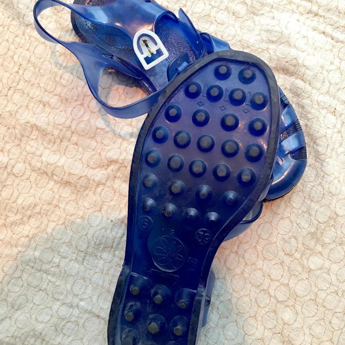 Roliga badskor sandaler i blå plast strl 39 - 90