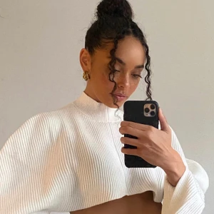 Angelica Blick x NAKD  - Vit cropped stickad tröja. Strl xs/34. 