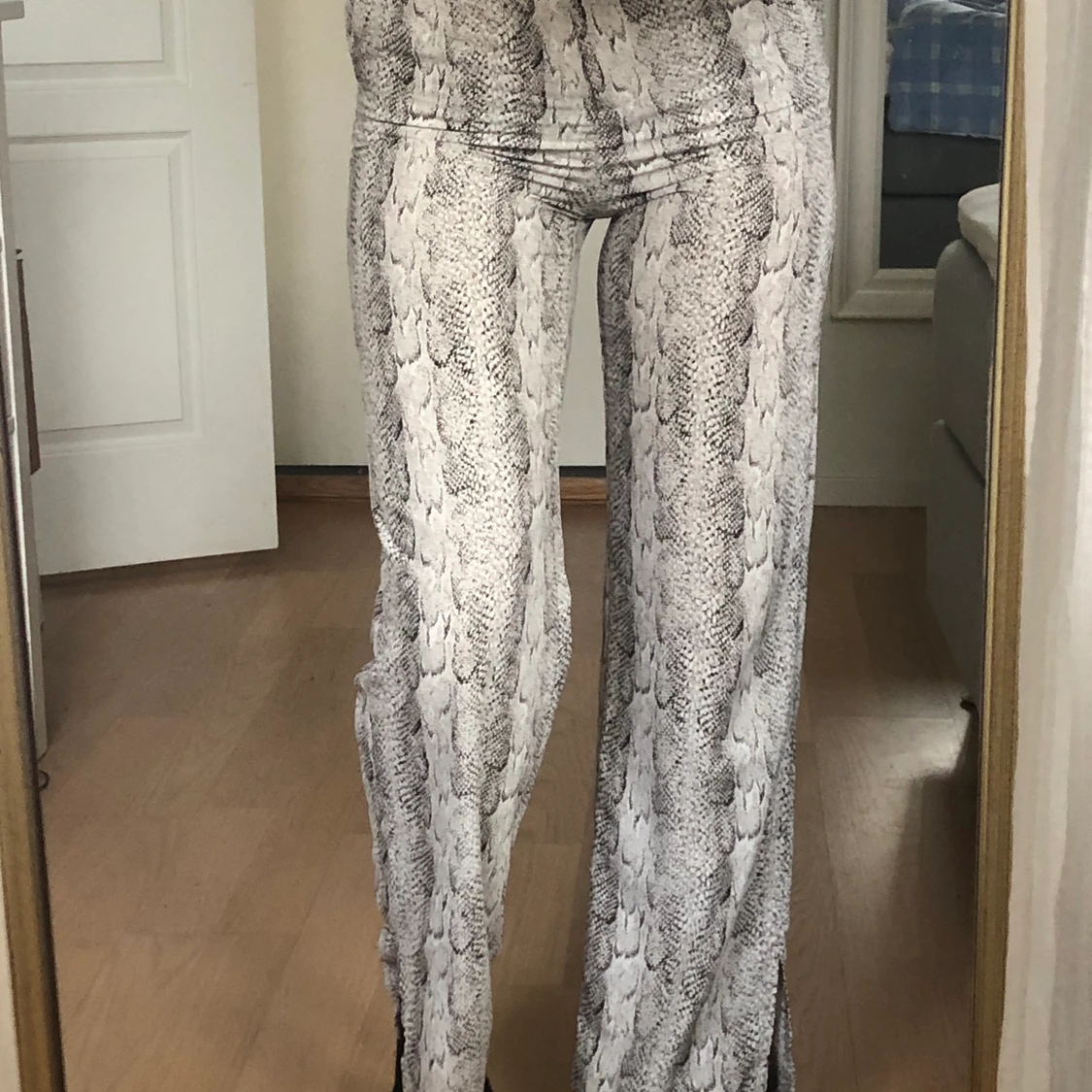 Mango kostymbyxa i ormmönster  - 90