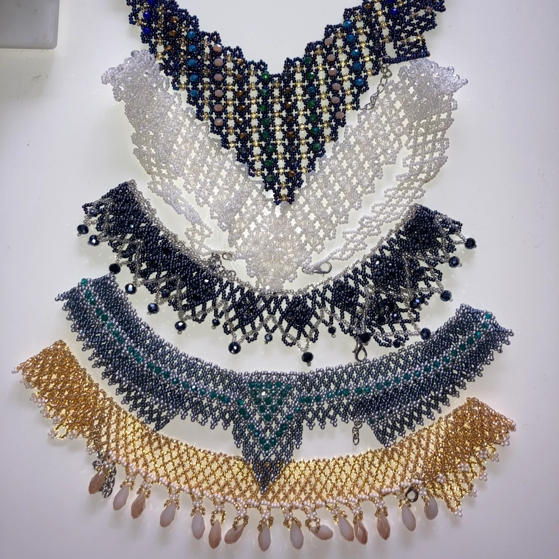 Handgjorda pärlhalsband 5 olika  - 91