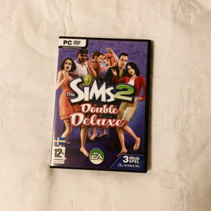 Sims 2 Double Deluxe  - Sims 2 Double Deluxe (PC)  50kr.  Kolla gärna in mina andra inlägg, Vi intresse av fler varor så fixar jag ett bra paketpris!
