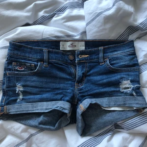 Jeansshorts, Hollister - Jättefina jeansshorts från Hollister, bra skick.