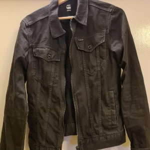 G-Star JeansJacka - G-Star JeansJacka. Size S. Oanvänd.