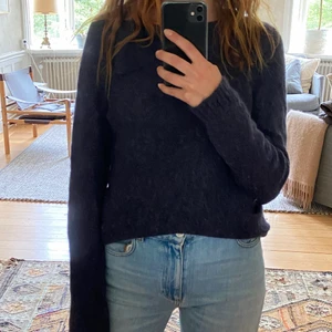 Blå Weekday Tröja - Stickad, inte så använd, väldigt skön! 