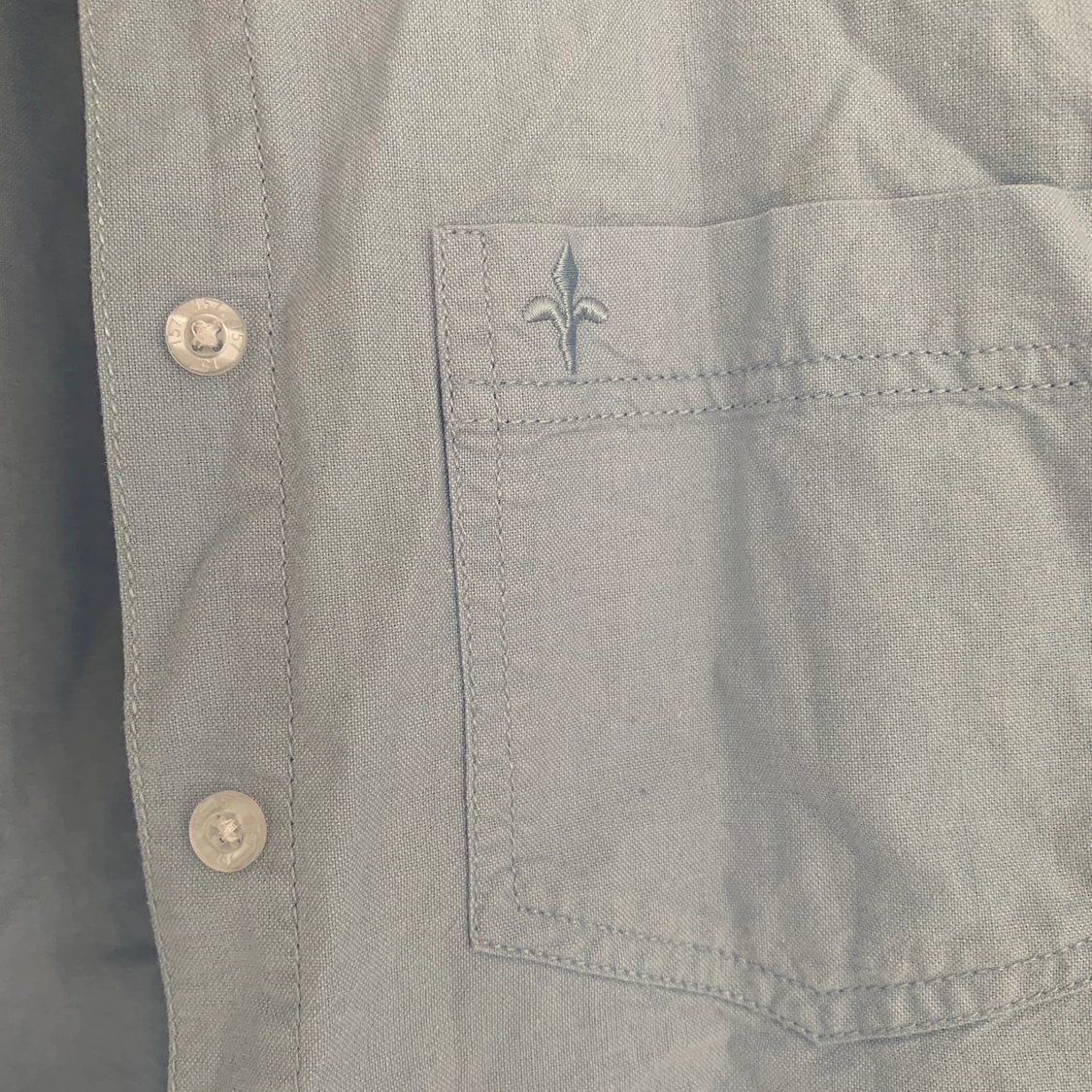 Ljusblå skjorta  - 91