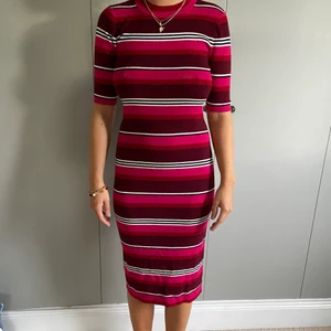 KLÄNNING  - En riktigt snygg långklänning!