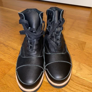 Sneaker - Helt nya skor. Storlek 36. 