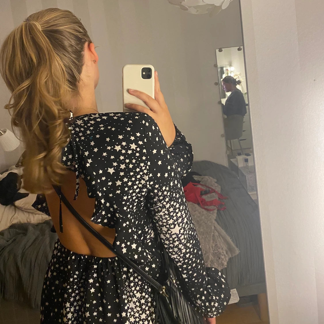 Klänning svart med stjärnor