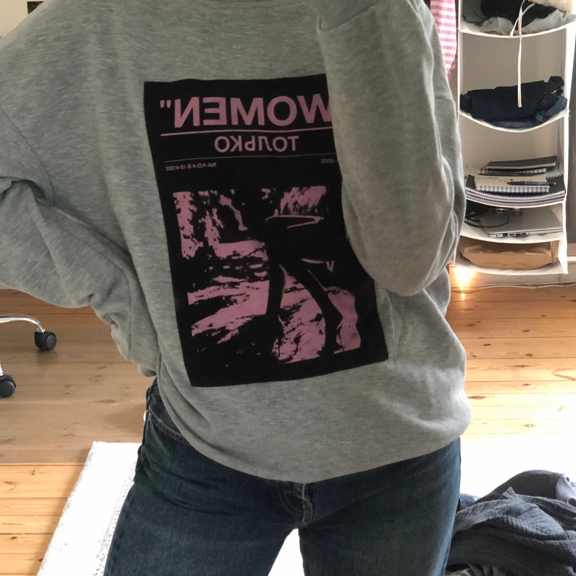 Cool sweatshirt!  - 90