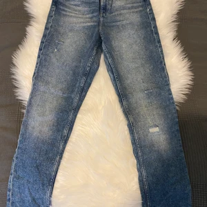 HM Jens  - Blå jens långa i längden, oanvända 