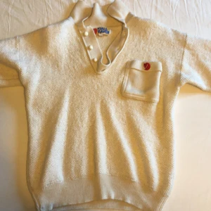 Fjällräven tjocktröja. - Tröjan är i storlek M 