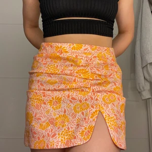 Orange mönstrad kjol - Orange minikjol med slits 