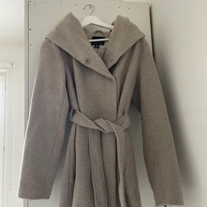 Grå/Beige kappa - En höst kappa som knappt är använd