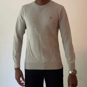 En ”stickad/flätad” tröja från Gant i storlek S