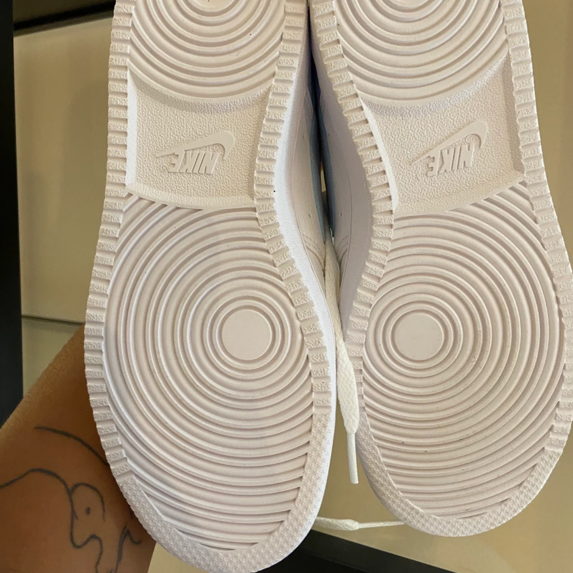  NIKE court vision low white- oanvända  - 90