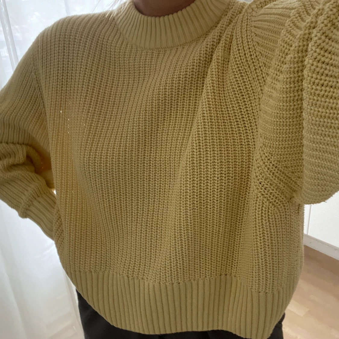 Stickad gul tröja storlek S