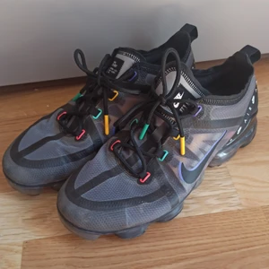 Vapormax 2019 - Almost new.  Very rarely wore them. 27.5 cm.