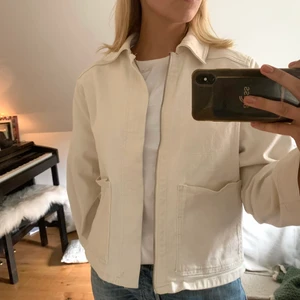 Beige jacka - Så så fin beige jacka från Wera. Nypris ca 600 kr. 💕