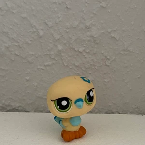 Lps - Jag säljer just nu mina gamla ”Little Pet shop”, eftersom dessa figurerar inte går att få tag på i butik så har de fått ett stort värde på sig. Vissa e dyrare än andra då de är Rare, vilket innebär att de finns få av dessa å då höjer deras värde! Betalning sker via Swish och köparen står för frakten!🤍